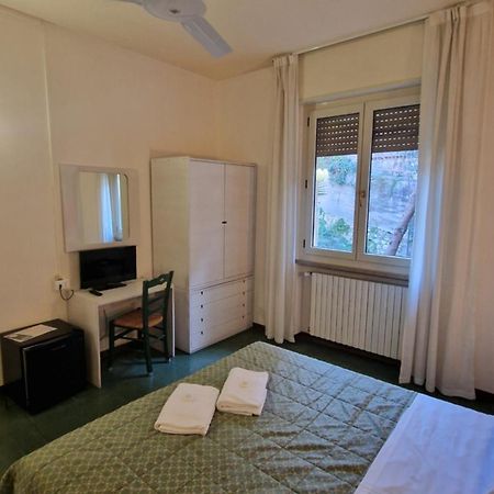 Hotel Sorriso Brenzone sul Garda Exterior photo