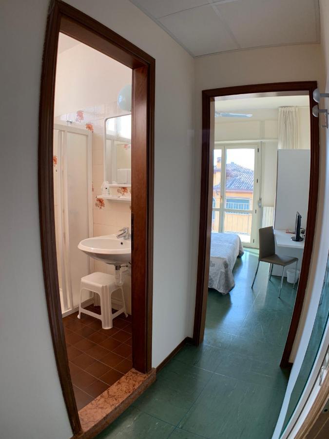 Hotel Sorriso Brenzone sul Garda Exterior photo