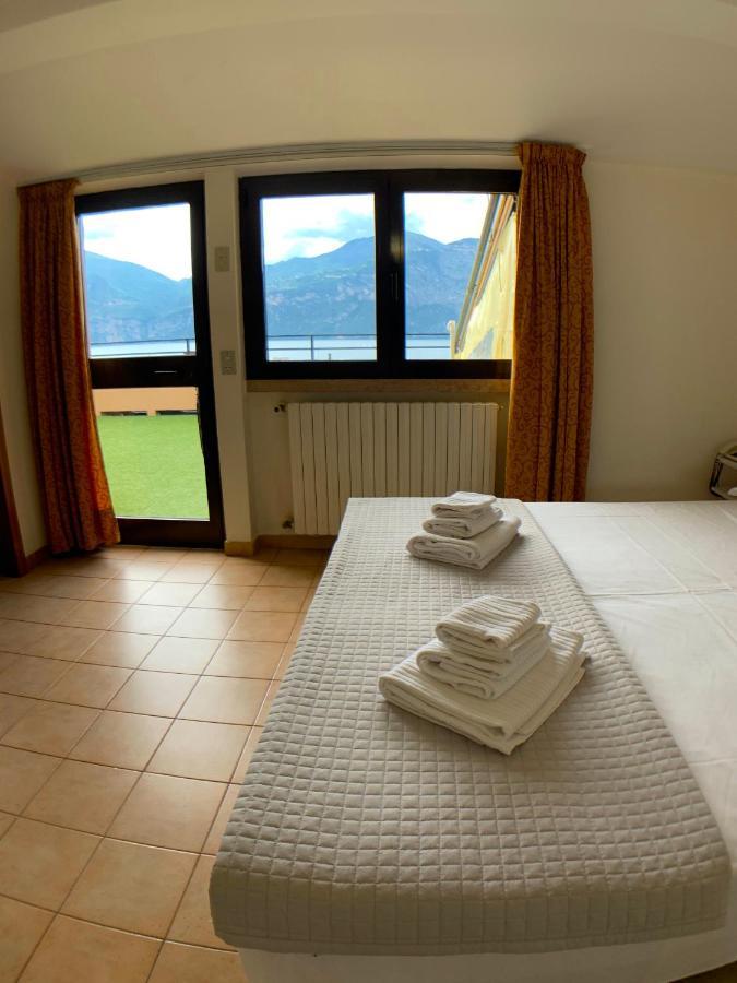 Hotel Sorriso Brenzone sul Garda Exterior photo