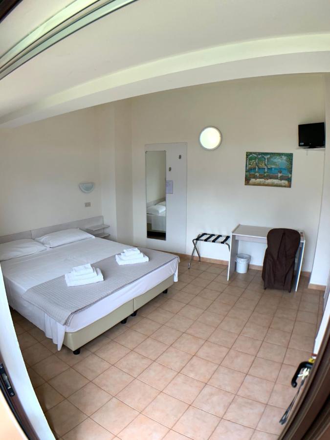 Hotel Sorriso Brenzone sul Garda Exterior photo