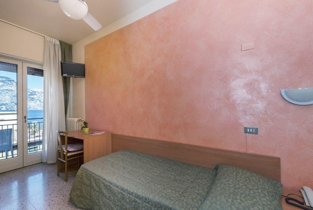 Hotel Sorriso Brenzone sul Garda Exterior photo