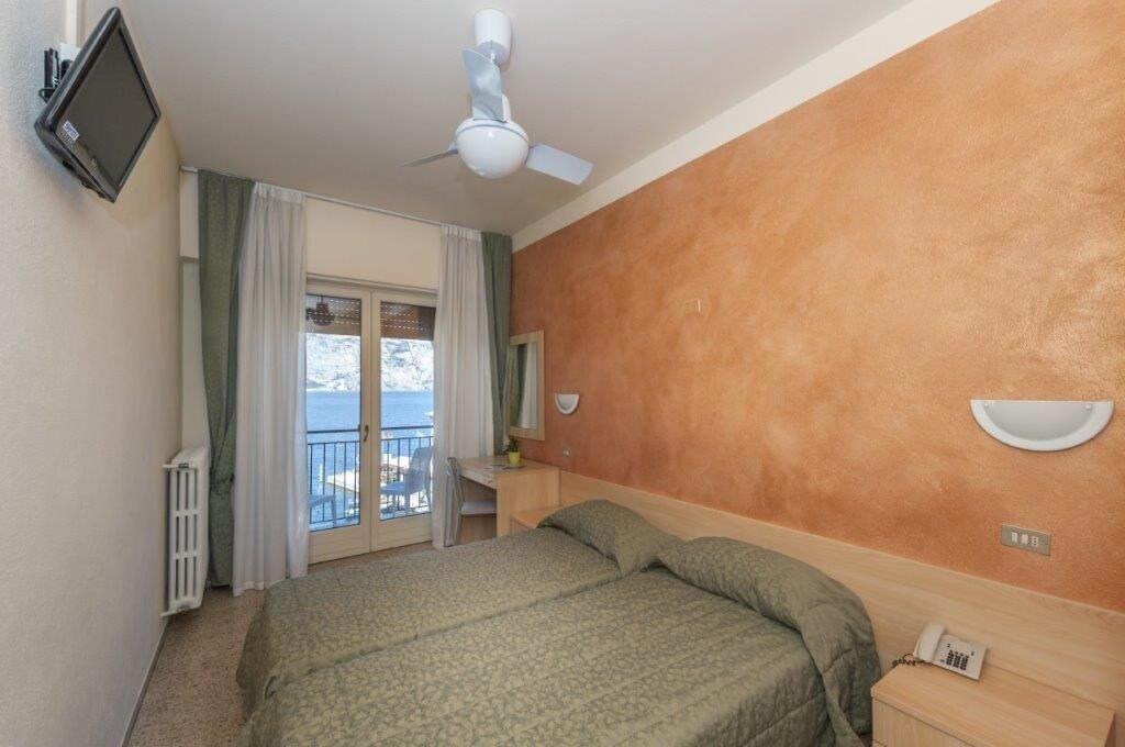 Hotel Sorriso Brenzone sul Garda Exterior photo