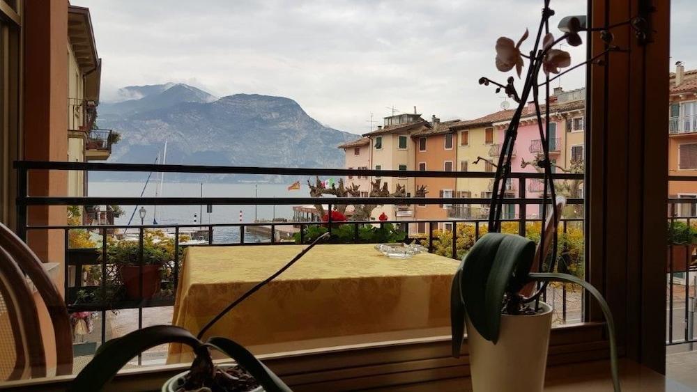 Hotel Sorriso Brenzone sul Garda Exterior photo