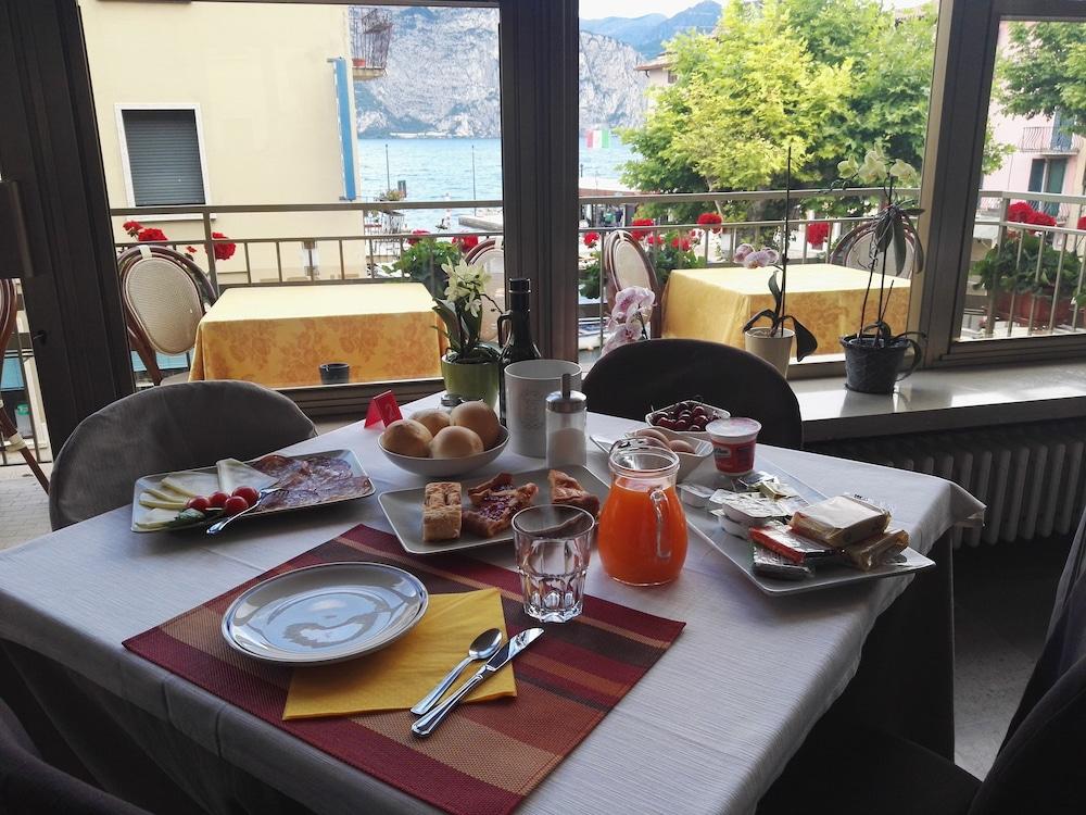 Hotel Sorriso Brenzone sul Garda Exterior photo