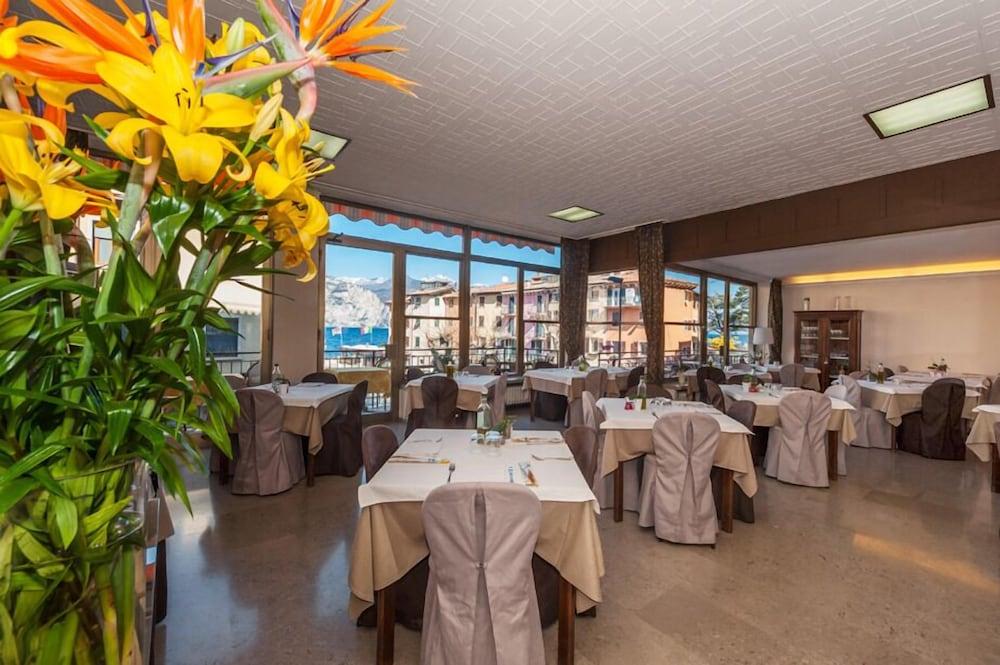 Hotel Sorriso Brenzone sul Garda Exterior photo