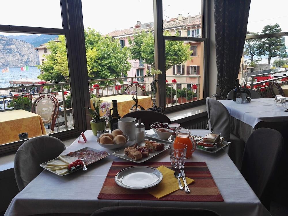 Hotel Sorriso Brenzone sul Garda Exterior photo
