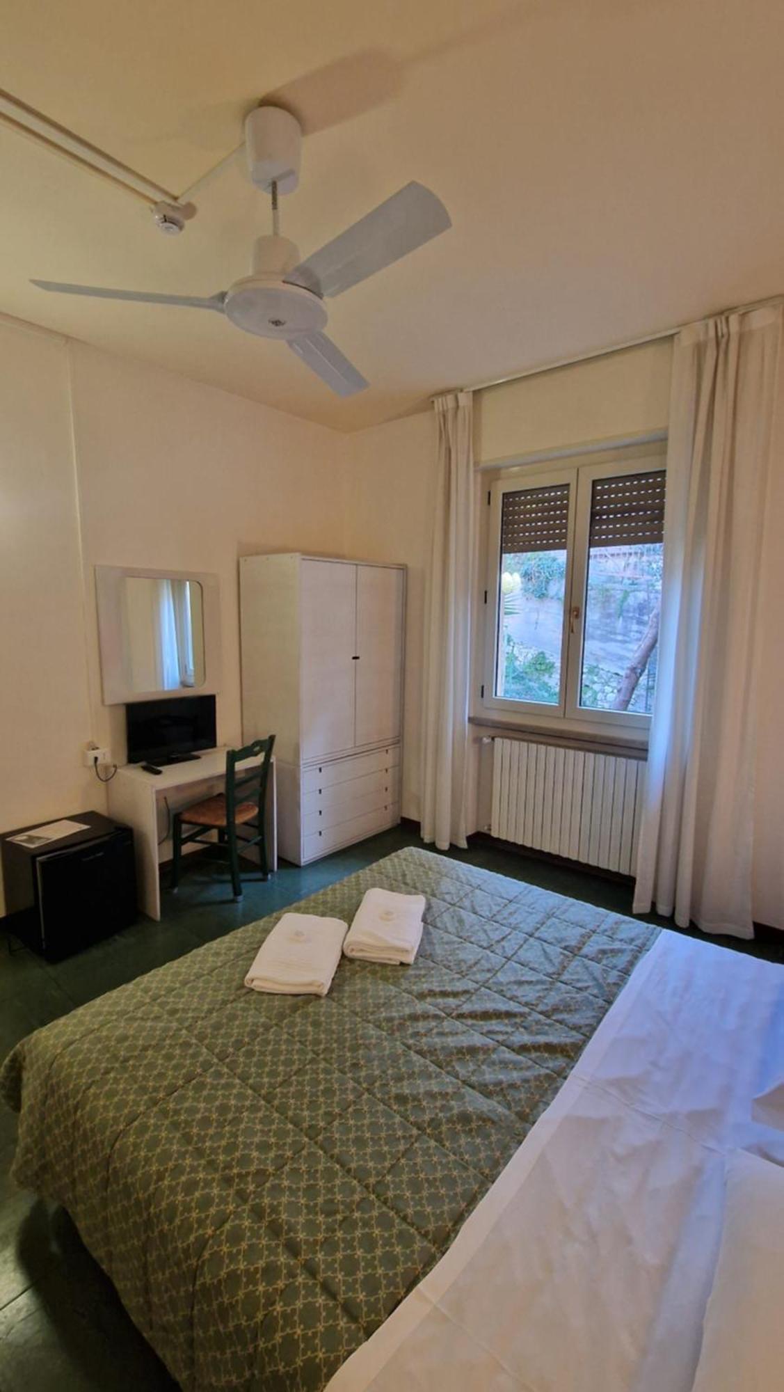 Hotel Sorriso Brenzone sul Garda Exterior photo